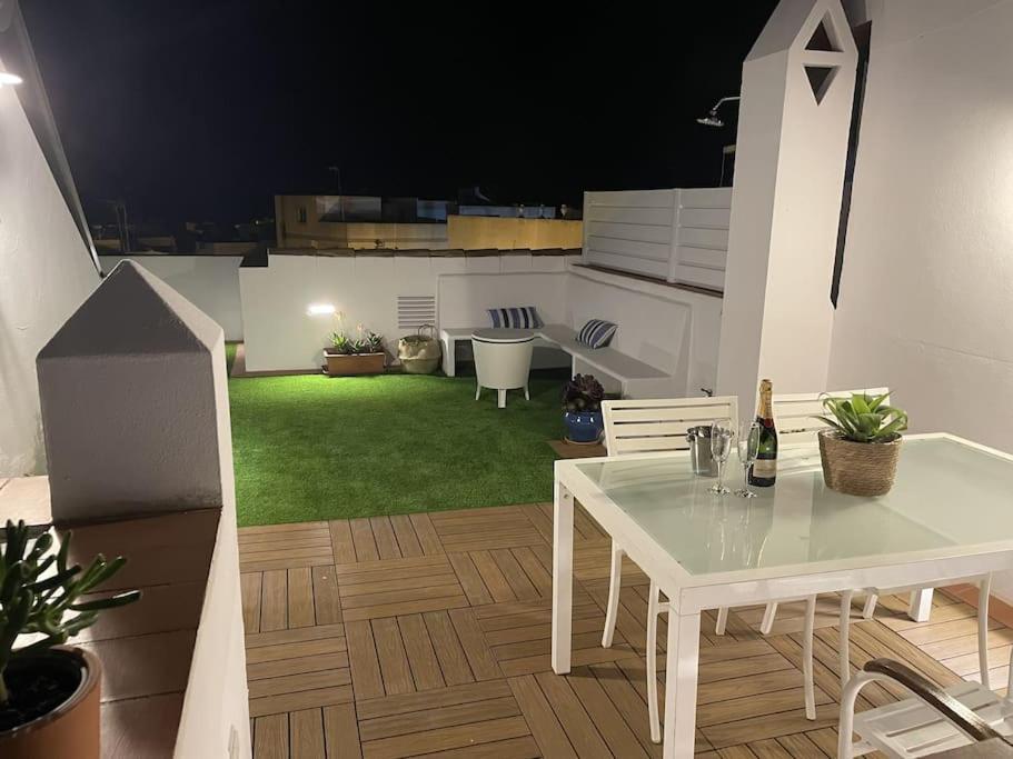Villa Casa Lola Conil, Azotea Al Mar Y Parking Solo Familias O Parejas Conil De La Frontera Exterior foto
